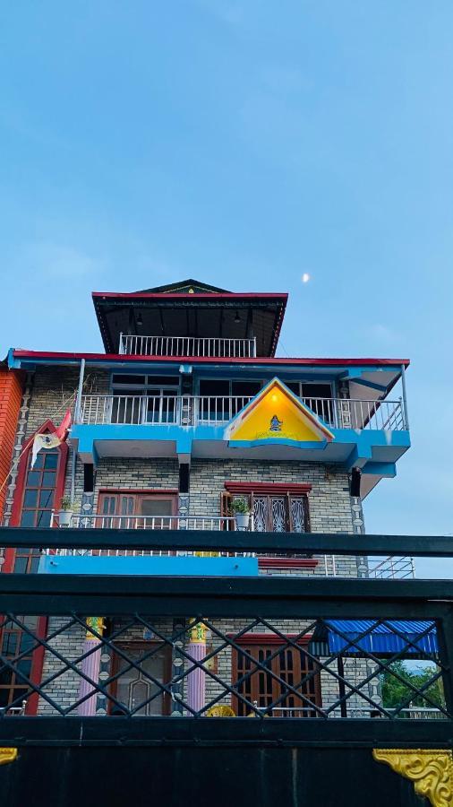 Sauraha Gaida House *